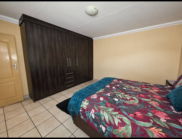 2 BEDROOM FREEHOLD TO LET IN KOOKRUS